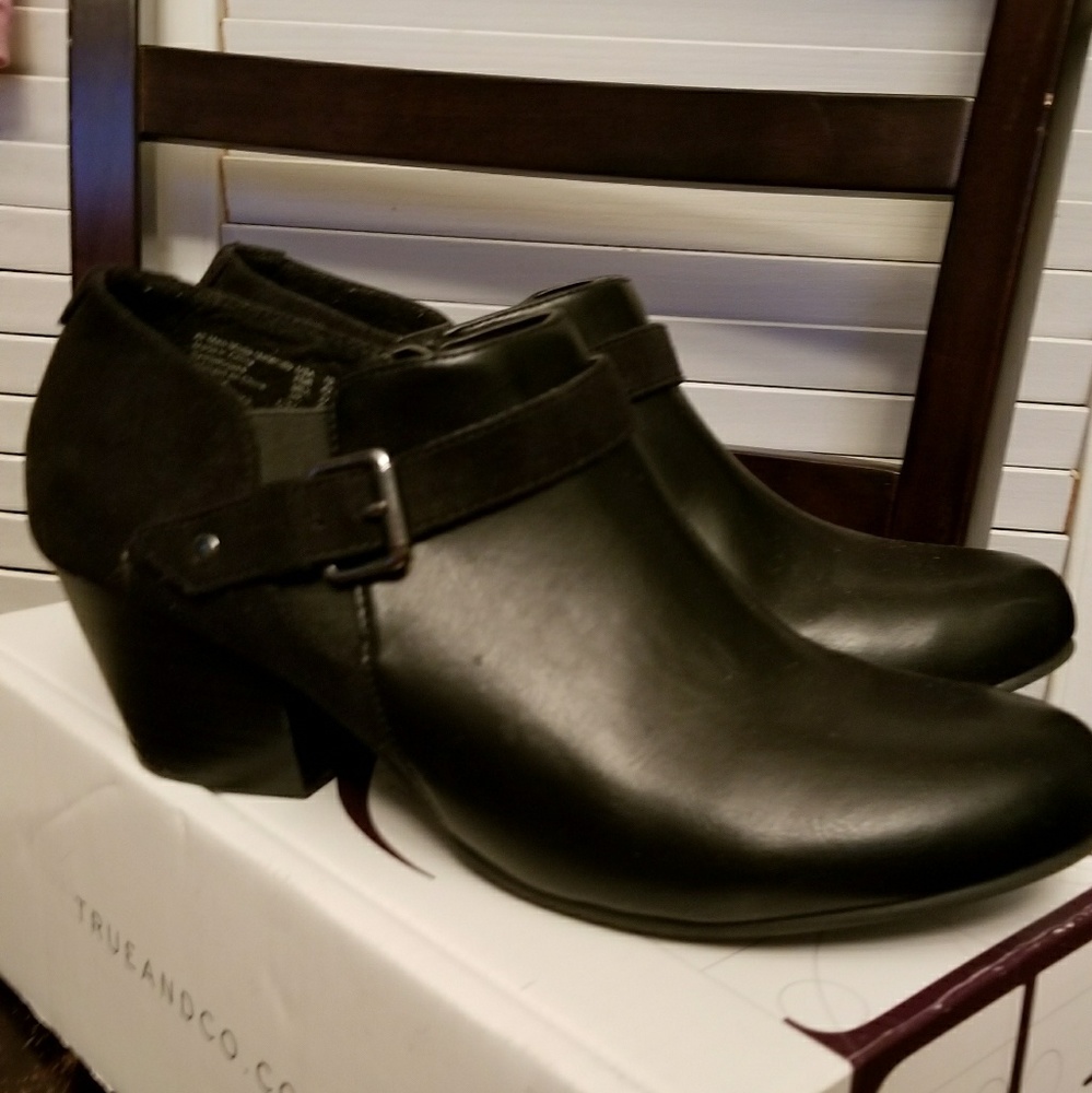 ❌❌❌FREE GIFTAmerican Eagle black suede  vegan booties